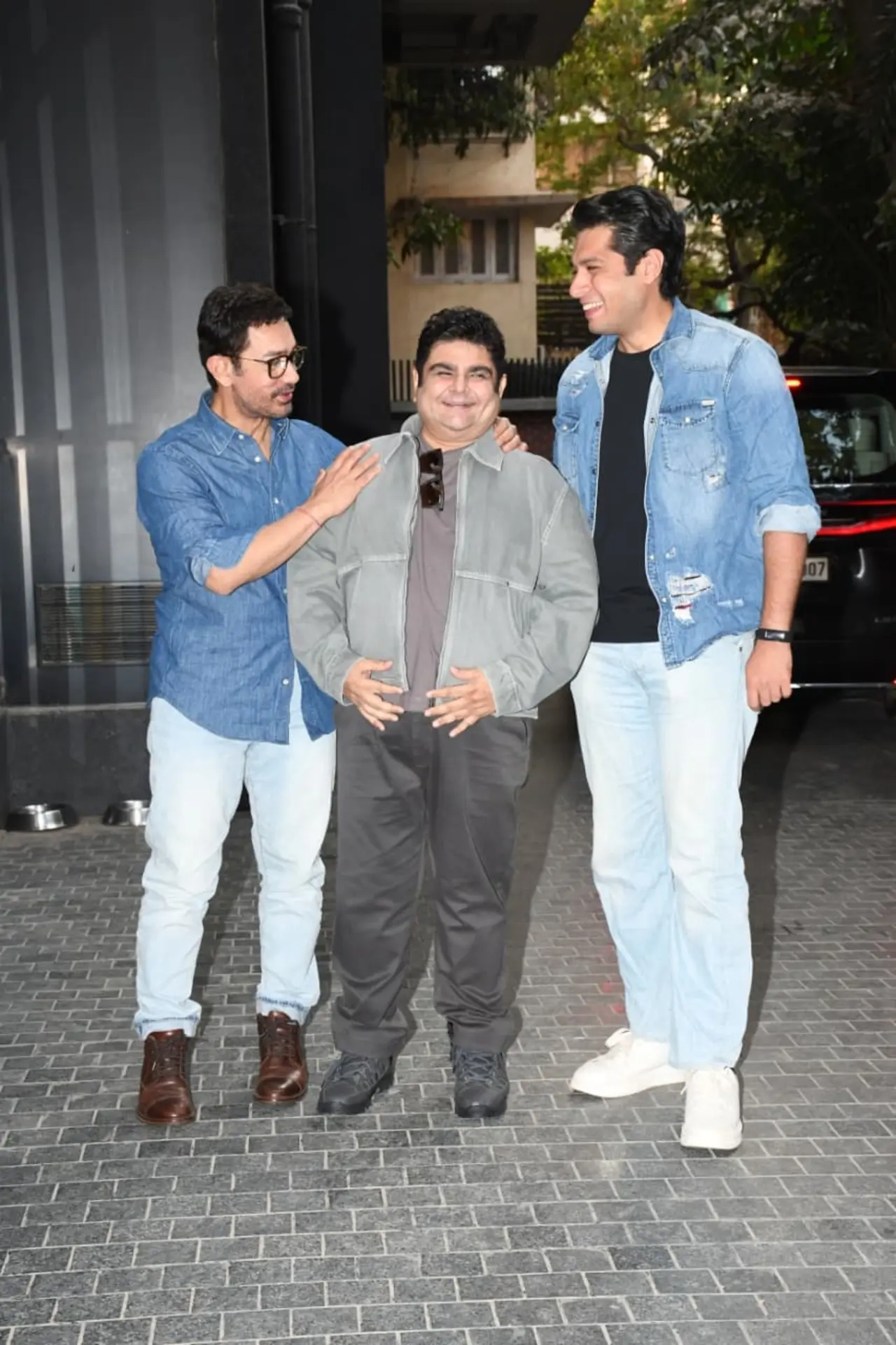 Deven Bhojani poses with actor Aamir Khan and his son Junaid Khan at the screening of his film, Dhabkaaro